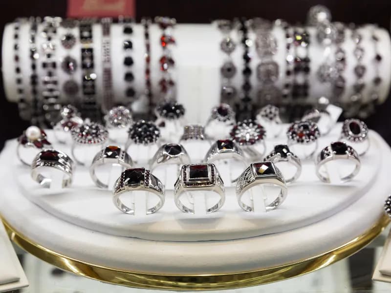 Co warto przywieźć z Czech? Odkryj unikalne pamiątki i smaki Co warto przywieźć z Czech? Odkryj unikalne pamiątki i smaki