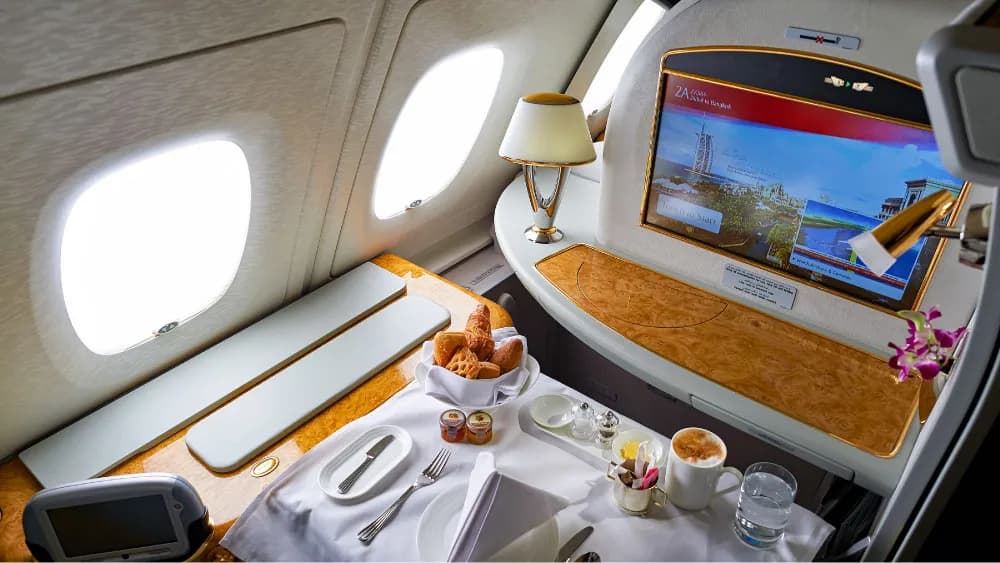 Ile kosztuje lot biznes klasą? Ceny, które Cię zaskoczą Ile kosztuje lot biznes klasą? Ceny, które Cię zaskoczą