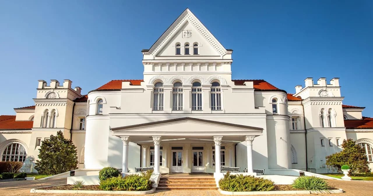 Pałac Łazienki II w Ciechocinku: Historia, atrakcje i noclegi Pałac Łazienki II w Ciechocinku: Historia, atrakcje i noclegi