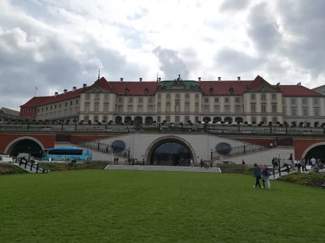 Zamek królewski w Warszawie zwiedzanie - co musisz wiedzieć przed wizytą Zamek królewski w Warszawie zwiedzanie - co musisz wiedzieć przed wizytą
