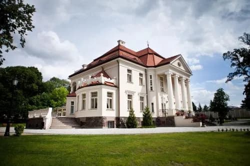 Pałac w Tłokini – odkryj jego fascynującą historię i architekturę Pałac w Tłokini – odkryj jego fascynującą historię i architekturę