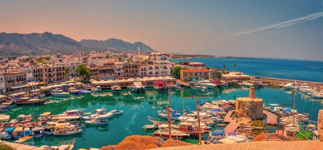 Ile trwa lot na Cypr Pafos z Warszawy? Sprawdź czas przelotu! Ile trwa lot na Cypr Pafos z Warszawy? Sprawdź czas przelotu!