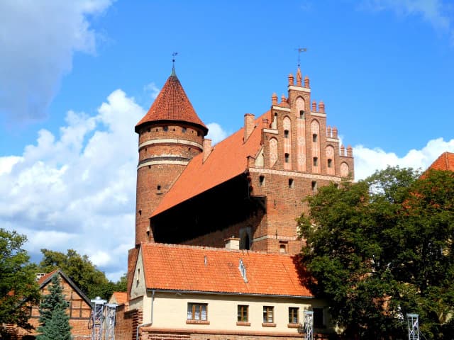 Zamek w Olsztynie - odkryj tajemnice ruin i ich fascynującą historię Zamek w Olsztynie - odkryj tajemnice ruin i ich fascynującą historię