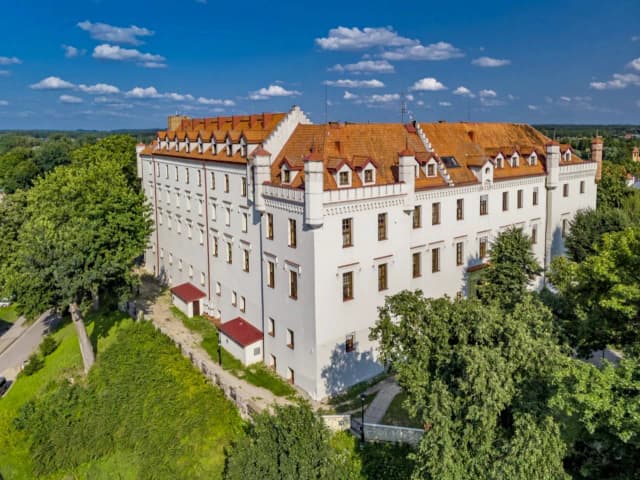 Noclegi w zamku w Polsce - wyjątkowe doświadczenia, które zachwycają Noclegi w zamku w Polsce - wyjątkowe doświadczenia, które zachwycają