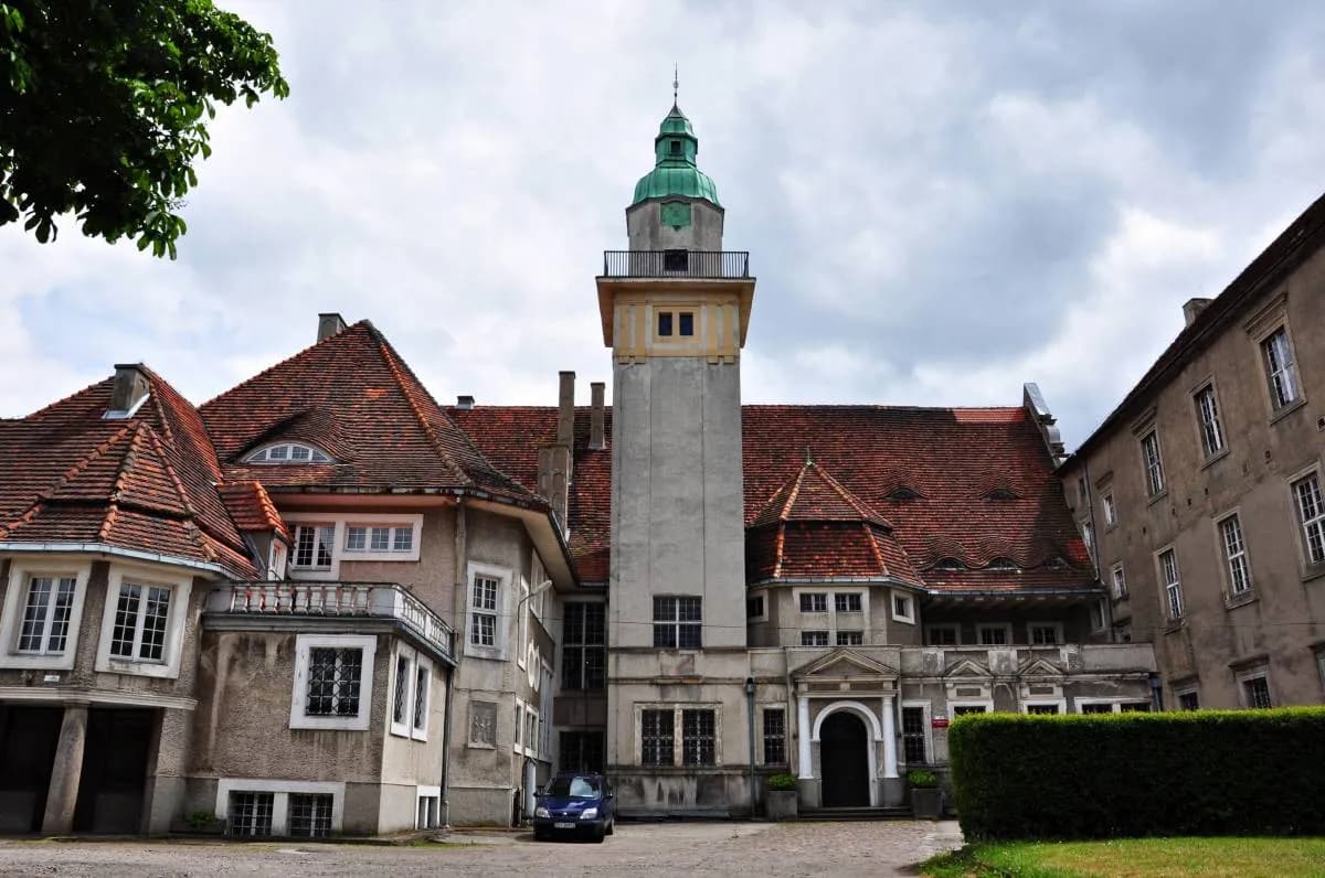 Nowy Zamek w Płotach - historia, architektura i atrakcje turystyczne Nowy Zamek w Płotach - historia, architektura i atrakcje turystyczne