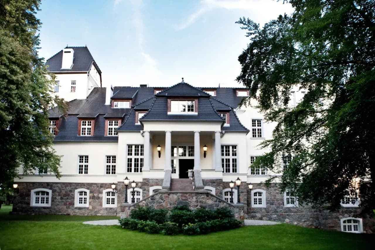 Pałac w Ciekocinku - luksusowy wypoczynek w historycznym obiekcie Pałac w Ciekocinku - luksusowy wypoczynek w historycznym obiekcie