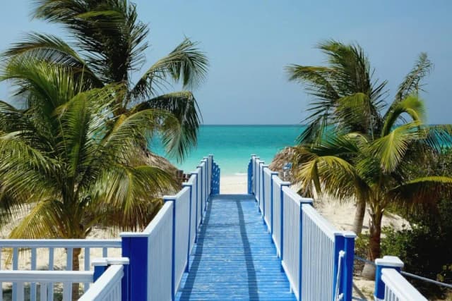 Ile trwa lot na Kubę? Czas przelotu z Polski, który zaskoczy Ile trwa lot na Kubę? Czas przelotu z Polski, który zaskoczy